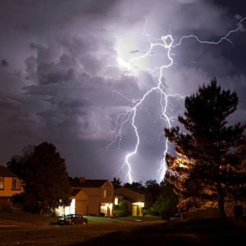 lightning-bolt-and-thunderhead-storms-over-denver-neighborhood-homes