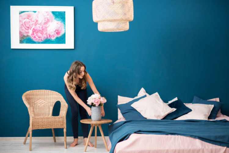 woman-decorating-flowers