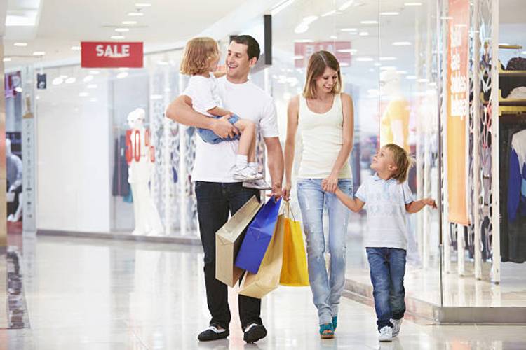 family-shopping-clothes