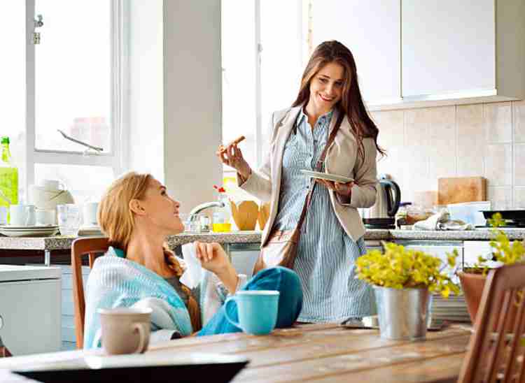 woman-visit-sick-friend